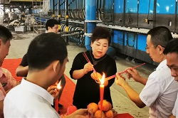 高“巖”值！西南地區(qū)首條3mm超韌健康纖薄巖板智能生產(chǎn)線順利點(diǎn)火