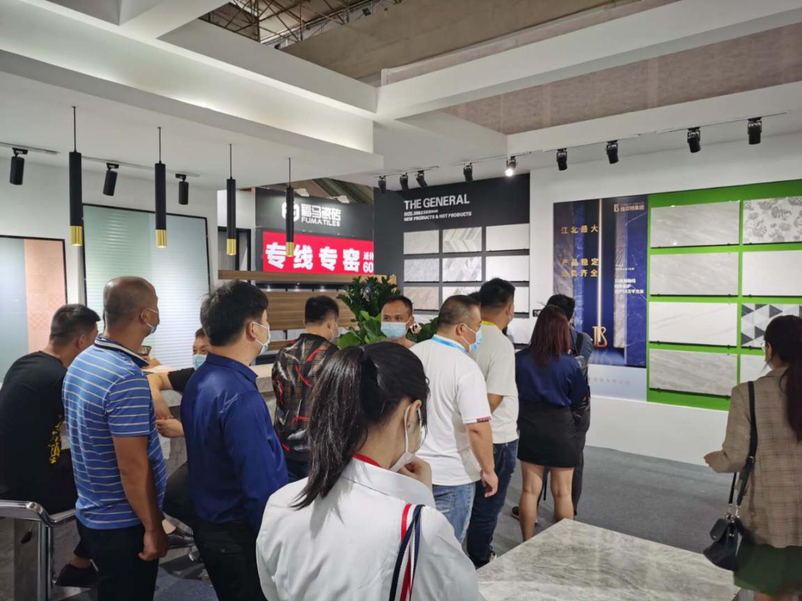 直擊展會|陶博會首日，眾多國內外客商、媒體到訪臨沂大將軍展位