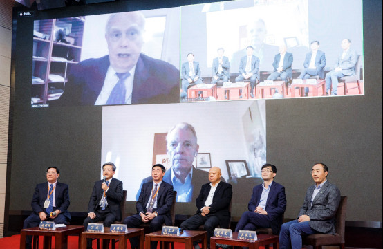 恒潔集團CEO丁威先生對話諾貝爾經濟學獎得主11231030.jpg