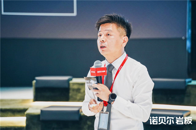 諾貝爾周總發(fā)表講話.jpg