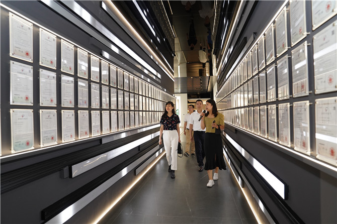 參觀德宇藝術館 (2).JPG