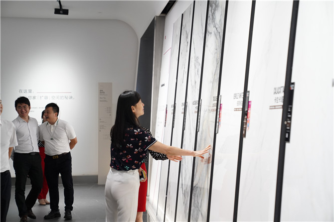 參觀冠珠展廳 (3).JPG