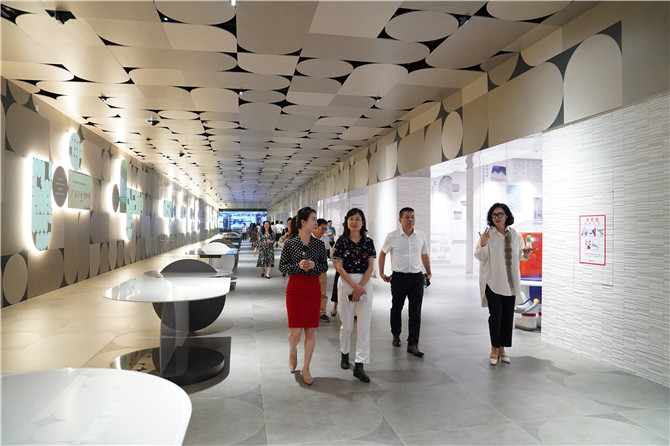 參觀冠珠展廳 (5).JPG