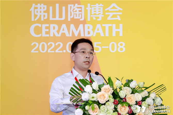 佛山市人民政府副秘書長黃飛飛.jpg