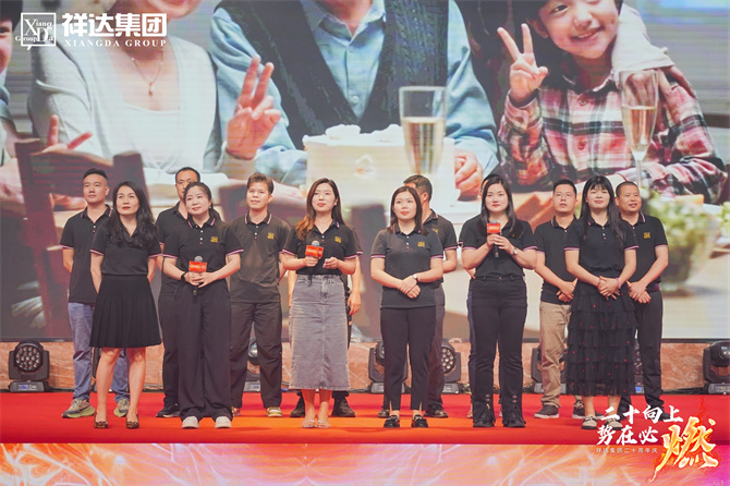 10祥達創展合唱《相親相愛》.JPG
